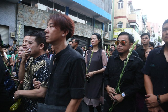Sao Việt hôm nay (12/4): Dàn nghệ sĩ ngậm ngùi đưa tiễn Anh Vũ, Đỗ Nhật Hà nổi bật với tóc tém - Ảnh 3. Sao Việt hôm nay (12/4): Dàn nghệ sĩ ngậm ngùi đưa tiễn Anh Vũ, Đỗ Nhật Hà nổi bật với tóc tém - Ảnh 3.