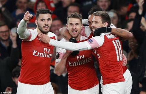 Thắng nhẹ Napoli, Arsenal tiến sát bán kết Europa League - Ảnh 1.