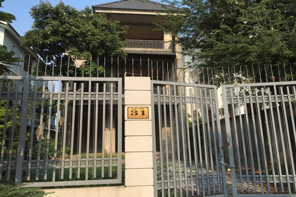 Chuyện khó tin bên trong biệt thự triệu đô bỏ hoang ở Sài Gòn - Ảnh 1.