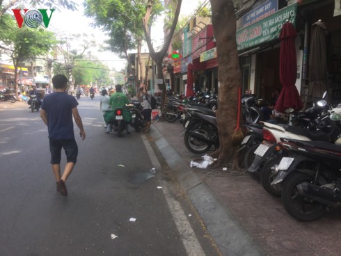 TP HCM: Vỉa hè bị lấn chiếm là do thực thi pháp luật không nghiêm - Ảnh 4.