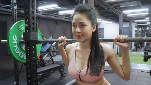 Hot girl Trâm Anh và đoạn clip 2 phút tập gym để có vòng 1 săn chắc - Ảnh 1. Hot girl Trâm Anh và đoạn clip 2 phút tập gym để có vòng 1 săn chắc - Ảnh 1.