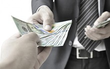 Tội nhận hối lộ theo quy định tại Bộ luật Hình sự mới nhất