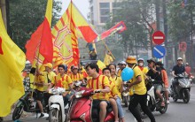 Dàn CĐV Nam Định xinh đẹp và cuồng nhiệt đổ bộ sân Hàng Đẫy