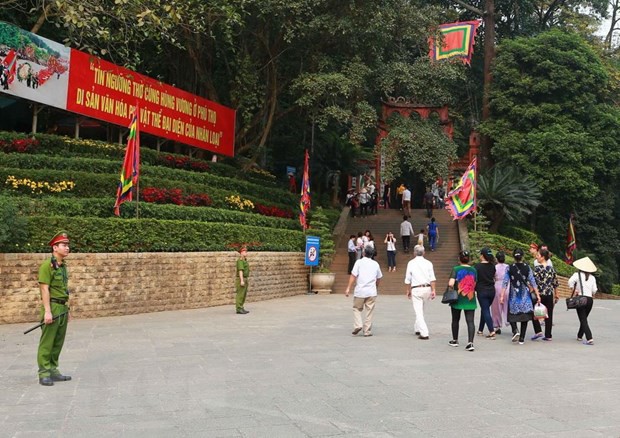 Nắng nóng xuất hiện ở nhiều nơi trong ngày đầu tiên dịp nghỉ lễ - Ảnh 1. Nắng nóng xuất hiện ở nhiều nơi trong ngày đầu tiên dịp nghỉ lễ - Ảnh 1.