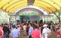 Thảo cầm viên đông nghẹt người ngày Giỗ tổ