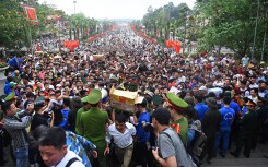 Nghìn người dâng hương tưởng nhớ Vua Hùng từ sáng sớm