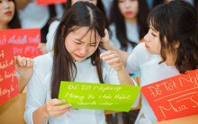 Câu chuyện xúc động phía sau bức ảnh kỷ yếu 'mong bố khỏi bệnh'