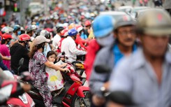 Sài Gòn kẹt xe tứ bề, dân ngao ngán cực đỉnh