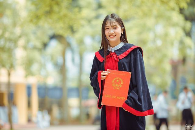 Câu chuyện xúc động phía sau bức ảnh kỷ yếu mong bố khỏi bệnh - Ảnh 2. Câu chuyện xúc động phía sau bức ảnh kỷ yếu mong bố khỏi bệnh - Ảnh 2.