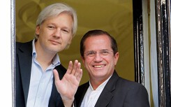 Từ vị khách được bảo vệ, ông trùm WikiLeaks đã 'thất sủng' thế nào?