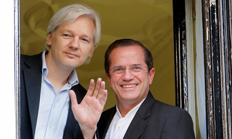 Từ vị khách được bảo vệ, ông trùm WikiLeaks đã thất sủng thế nào? - Ảnh 4.