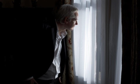 Từ vị khách được bảo vệ, ông trùm WikiLeaks đã thất sủng thế nào? - Ảnh 5.