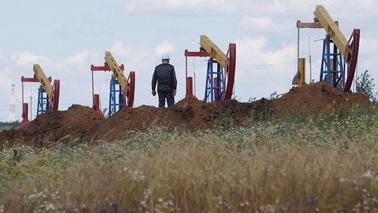 Giá xăng dầu hôm nay 9/5: Thoát khỏi đáy sâu - Ảnh 1. Giá xăng dầu hôm nay 9/5: Thoát khỏi đáy sâu - Ảnh 1.