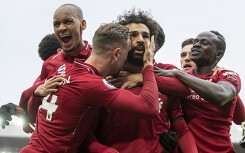 Mane, Salah bùng nổ, Liverpool lại vượt mặt Man City