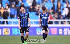 Công Phượng chưa tỏa sáng, hàng công Incheon United khiến HLV chán nản