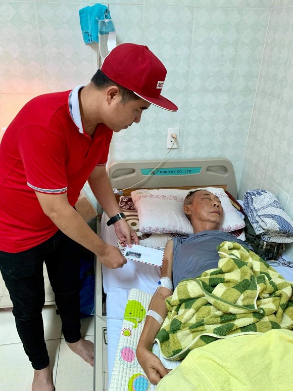Nghệ sĩ Lê Bình rơi vào trạng thái sốt cao và mê man - Ảnh 1.