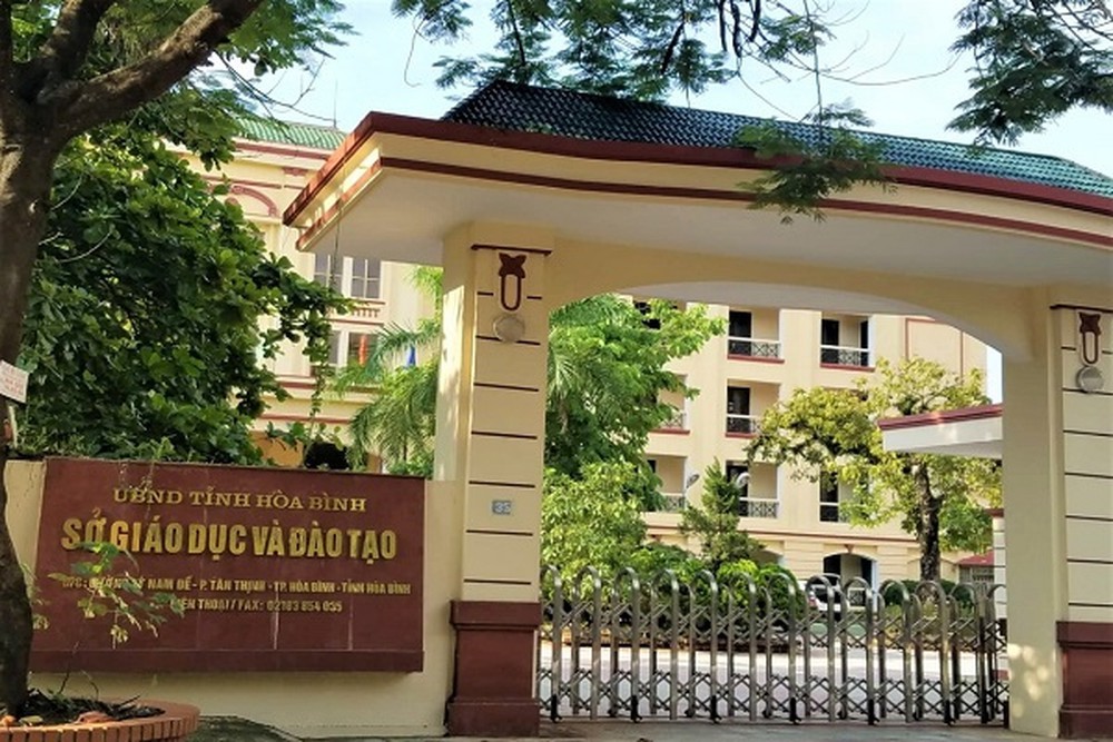 Nhiều phụ huynh có con được nâng điểm đã bất ngờ, bức xúc và rất buồn - Ảnh 1. Nhiều phụ huynh có con được nâng điểm đã bất ngờ, bức xúc và rất buồn - Ảnh 1.