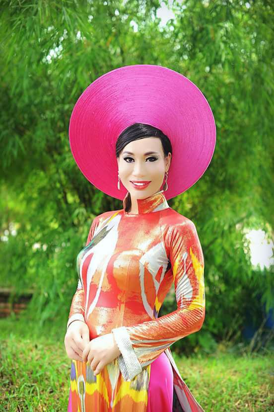 Ca sĩ chuyển giới Kiều Trinh: Bố nhũn người, thả cây roi xuống rồi quay mặt đi và khóc khi nghe tôi đòi tự tử vì không thể sống là con trai - Ảnh 2.