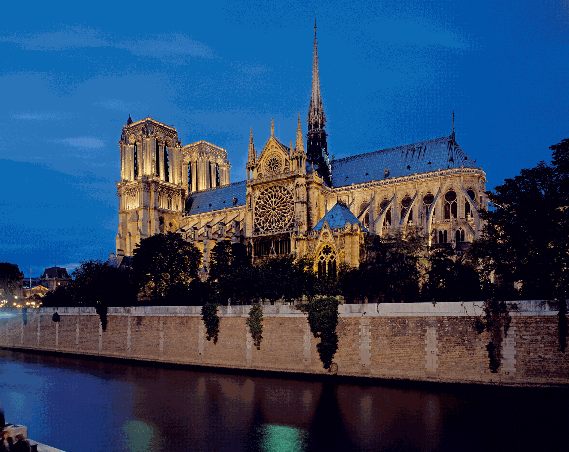 Nốt thăng trầm suốt 850 năm tuổi của Nhà thờ Đức bà Paris - Ảnh 1.