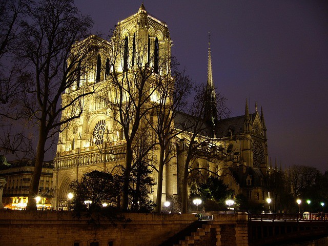 Câu chuyện kì bí về những bóng ma tại Nhà thờ Đức Bà Paris - Ảnh 3. Câu chuyện kì bí về những bóng ma tại Nhà thờ Đức Bà Paris - Ảnh 3.