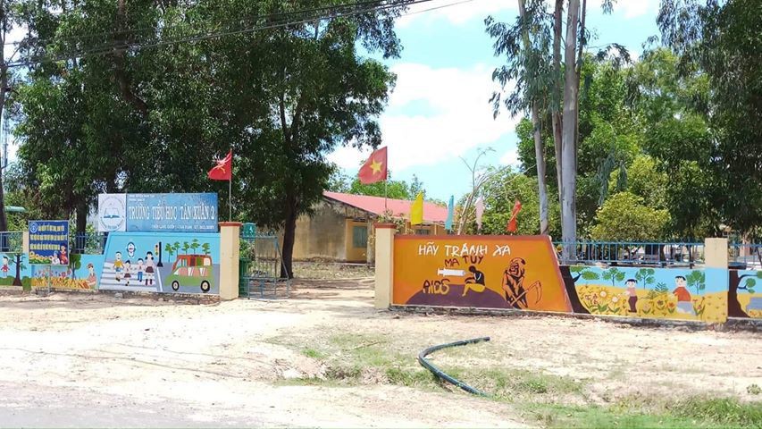 Lãnh đạo huyện nói gì về việc thầy giáo dâm ô 5 nữ sinh ở Bình Thuận? - Ảnh 1. Lãnh đạo huyện nói gì về việc thầy giáo dâm ô 5 nữ sinh ở Bình Thuận? - Ảnh 1.