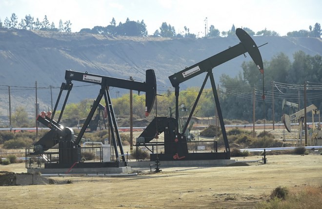 Giá xăng dầu hôm nay 30/4: Đợi xu hướng giá mới - Ảnh 1. Giá xăng dầu hôm nay 30/4: Đợi xu hướng giá mới - Ảnh 1.