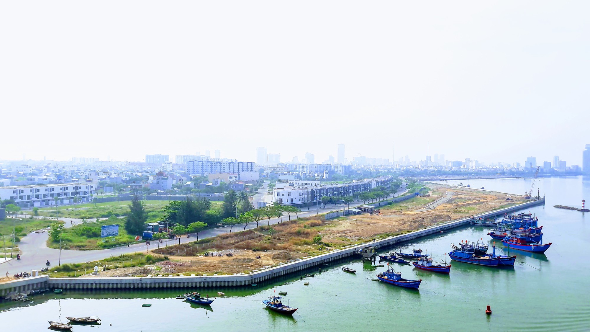Sông Hàn bị đổ đất làm dự án, Sở Xây dựng Đà Nẵng nói gì? - Ảnh 3. Sông Hàn bị đổ đất làm dự án, Sở Xây dựng Đà Nẵng nói gì? - Ảnh 3.