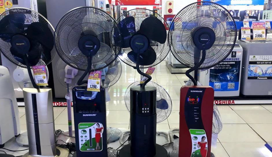 Chuyên gia khuyến cáo nhiễm bệnh đường hô hấp, hỏng đồ đạc vì quạt phun sương - Ảnh 1. Chuyên gia khuyến cáo nhiễm bệnh đường hô hấp, hỏng đồ đạc vì quạt phun sương - Ảnh 1.
