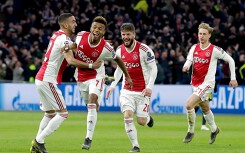 Cầu thủ Ajax ăn mừng cuồng nhiệt sau khi đánh bại Juventus