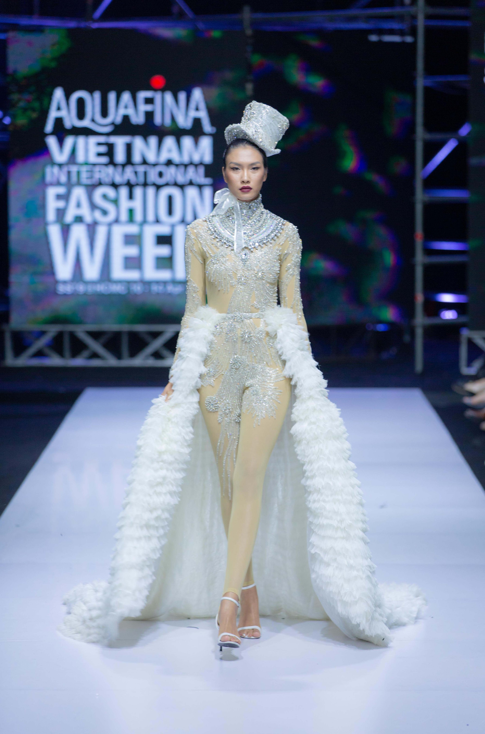 Ai xứng đáng trở thành Ngôi sao vedette của Tuần lễ thời trang Việt Nam 2019? - Ảnh 12.