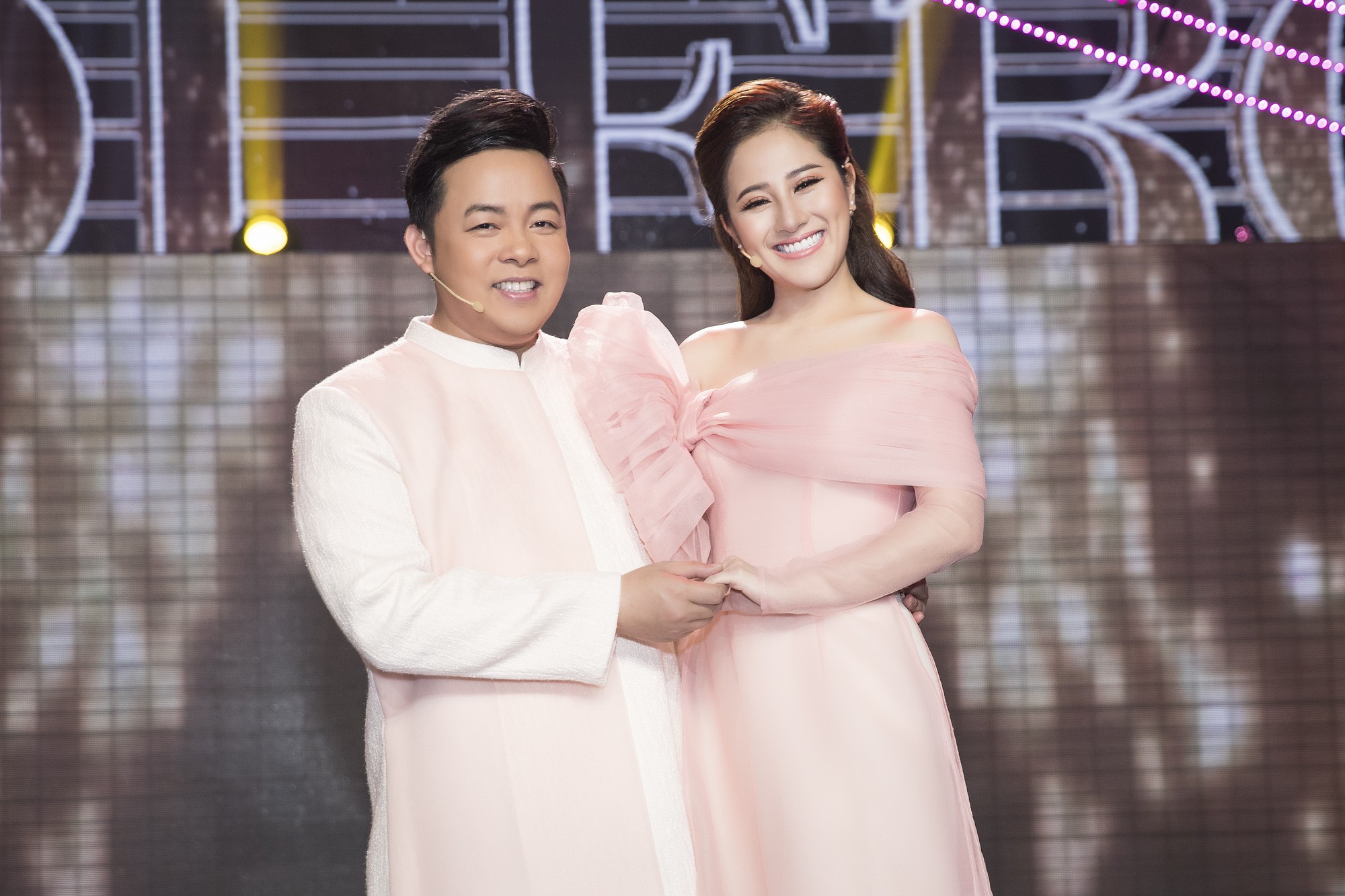 Ca sĩ bolero Tố My: Tôi chỉ cần 3 giây để xuất khẩu thành nhạc trên ghế nóng - Ảnh 2. Ca sĩ bolero Tố My: Tôi chỉ cần 3 giây để xuất khẩu thành nhạc trên ghế nóng - Ảnh 2.