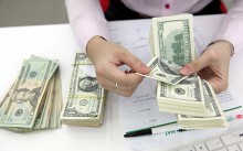 Giá USD hôm nay 4/5: Bất ngờ đi xuống