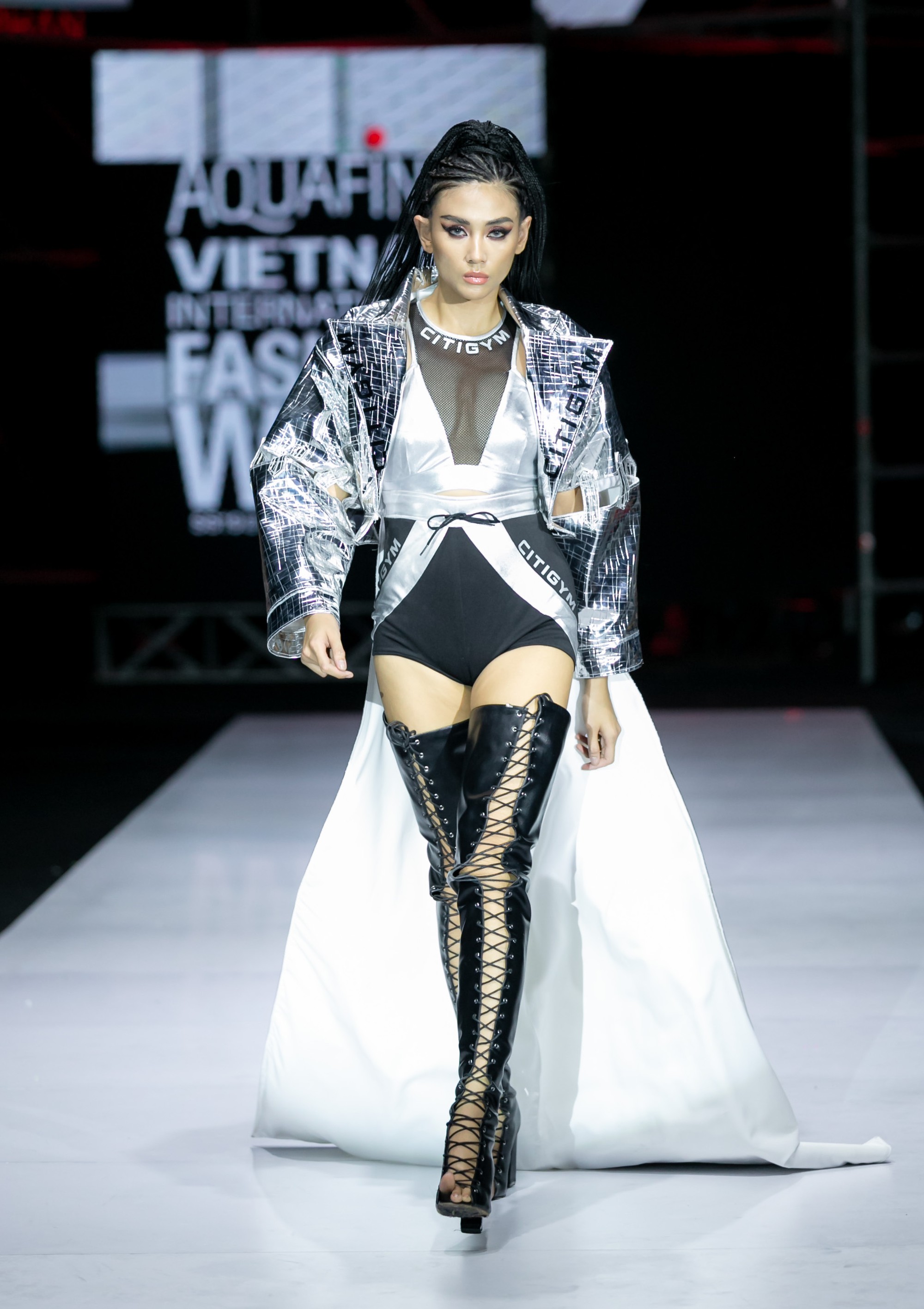 Ai xứng đáng trở thành Ngôi sao vedette của Tuần lễ thời trang Việt Nam 2019? - Ảnh 5.