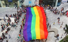 Người dị tính hãy 'đi thử đôi giày' của người LGBT