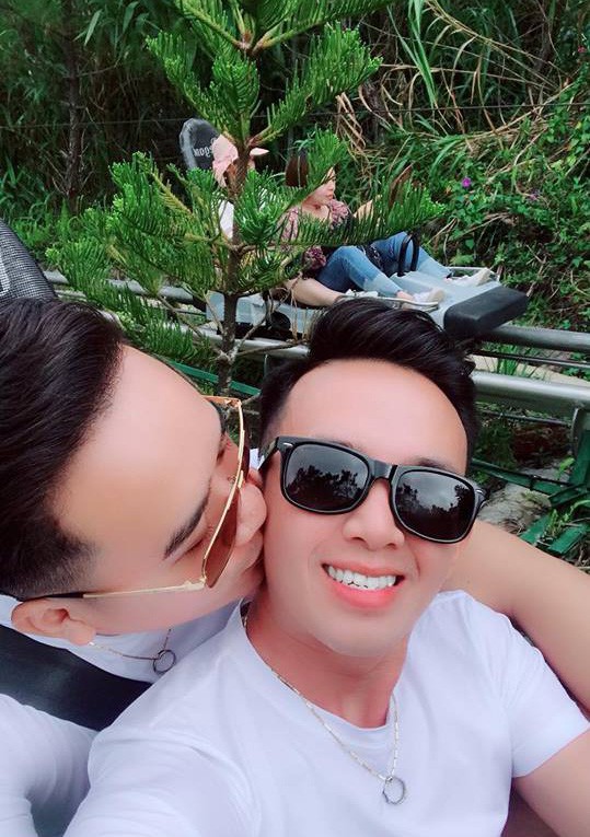 Chuyện tình 7 năm của cặp đồng tính 8X: Nên duyên vì bị người yêu cũ phản bội - Ảnh 3. Chuyện tình 7 năm của cặp đồng tính 8X: Nên duyên vì bị người yêu cũ phản bội - Ảnh 3.