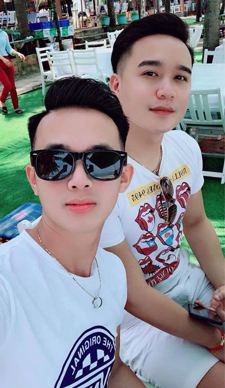 Chuyện tình 7 năm của cặp đồng tính 8X: Nên duyên vì bị người yêu cũ phản bội - Ảnh 1. Chuyện tình 7 năm của cặp đồng tính 8X: Nên duyên vì bị người yêu cũ phản bội - Ảnh 1.