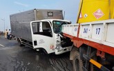 Xe tải tông nhau trên cầu, hai tài xế tử vong