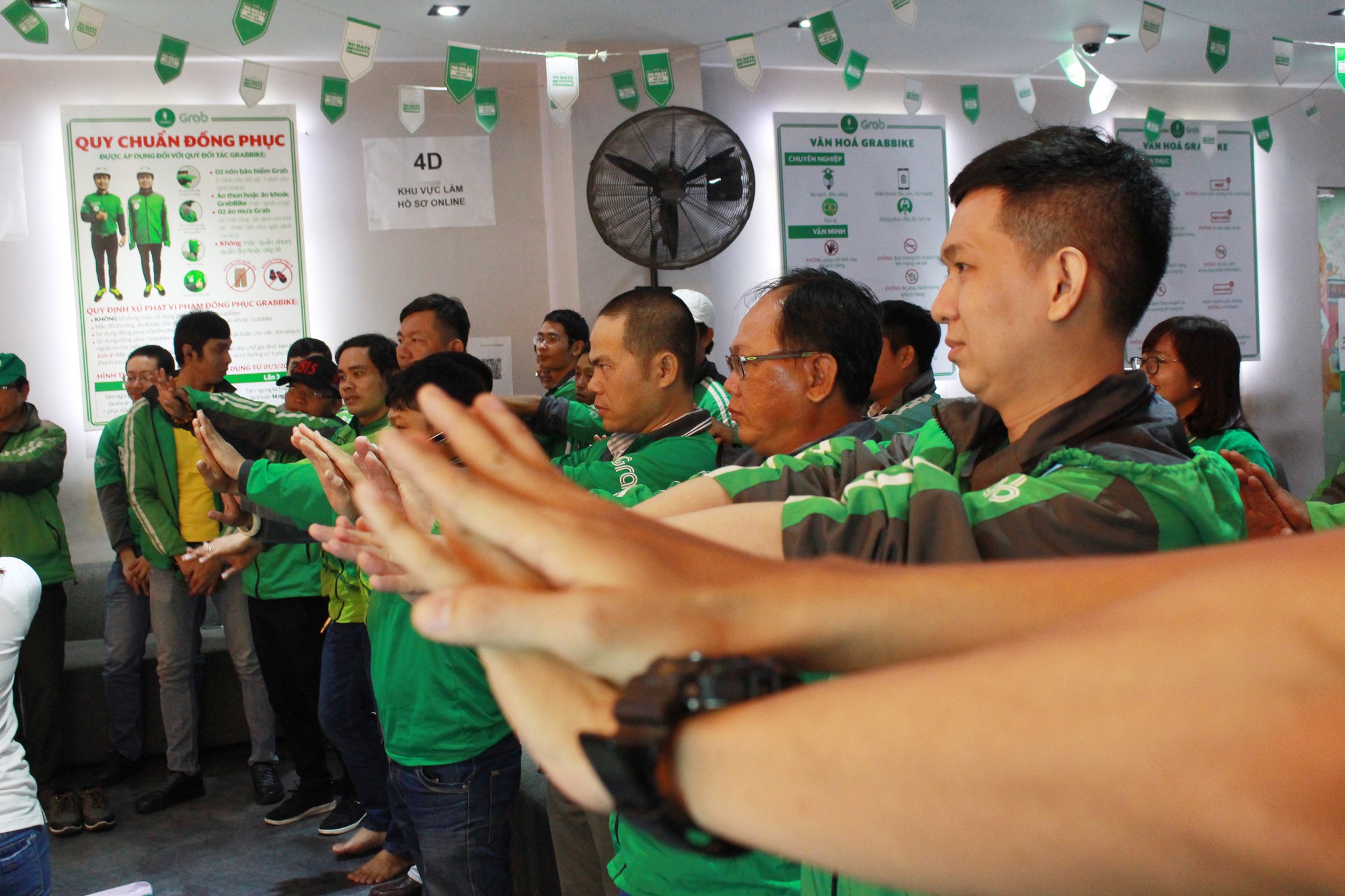 Tài xế Grab: Không tiếc nửa ngày học sơ cấp cứu, tôi được nhiều hơn số tiền kiếm được từ chạy xe - Ảnh 5. Tài xế Grab: Không tiếc nửa ngày học sơ cấp cứu, tôi được nhiều hơn số tiền kiếm được từ chạy xe - Ảnh 5.