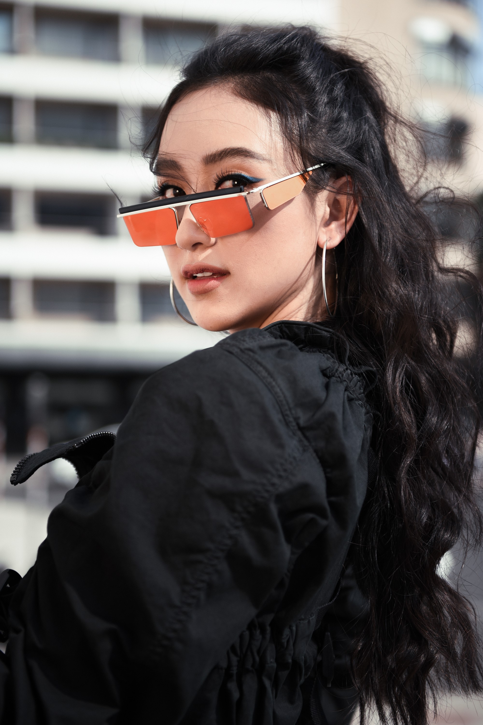 Bất ngờ trước màn lột xác của Á hậu Hà Thu trong phong cách mới - Ảnh 8. Bất ngờ trước màn lột xác của Á hậu Hà Thu trong phong cách mới - Ảnh 8.