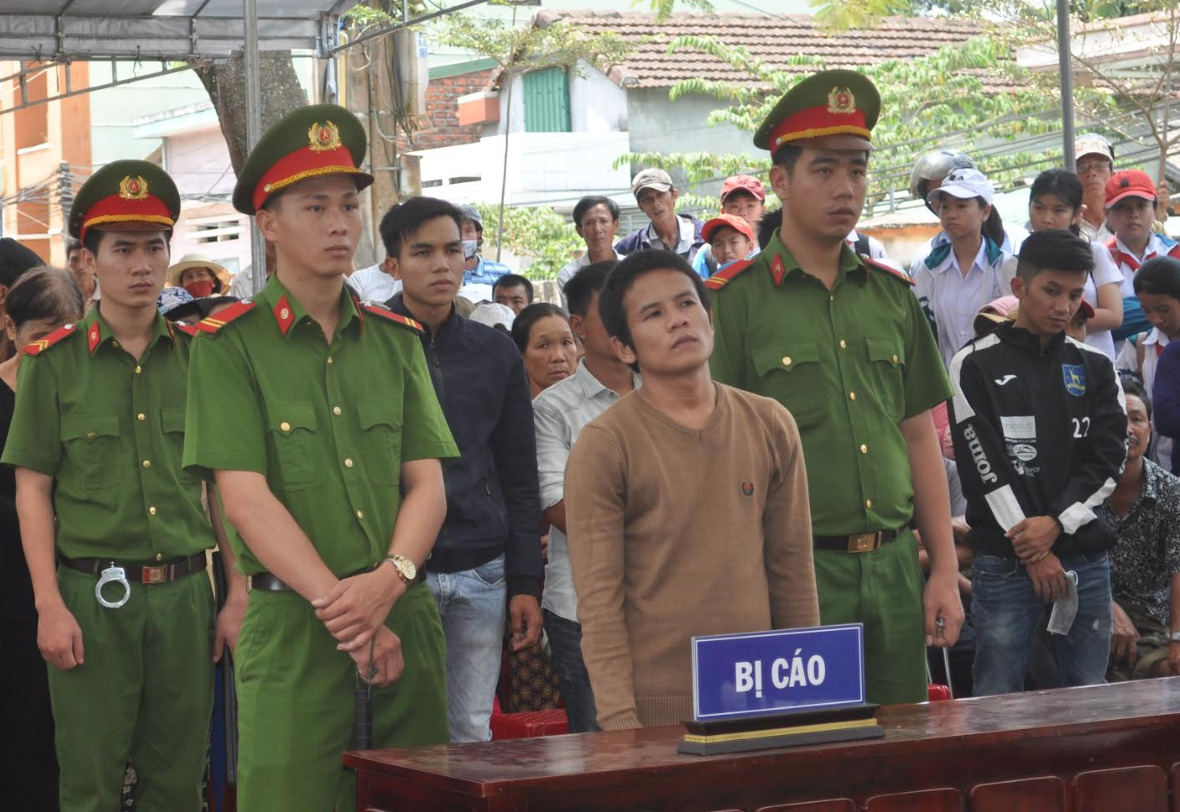 Đâm chết hàng xóm, lãnh án tử hình chỉ vì tiếng nẹt pô xe máy - Ảnh 1. Đâm chết hàng xóm, lãnh án tử hình chỉ vì tiếng nẹt pô xe máy - Ảnh 1.