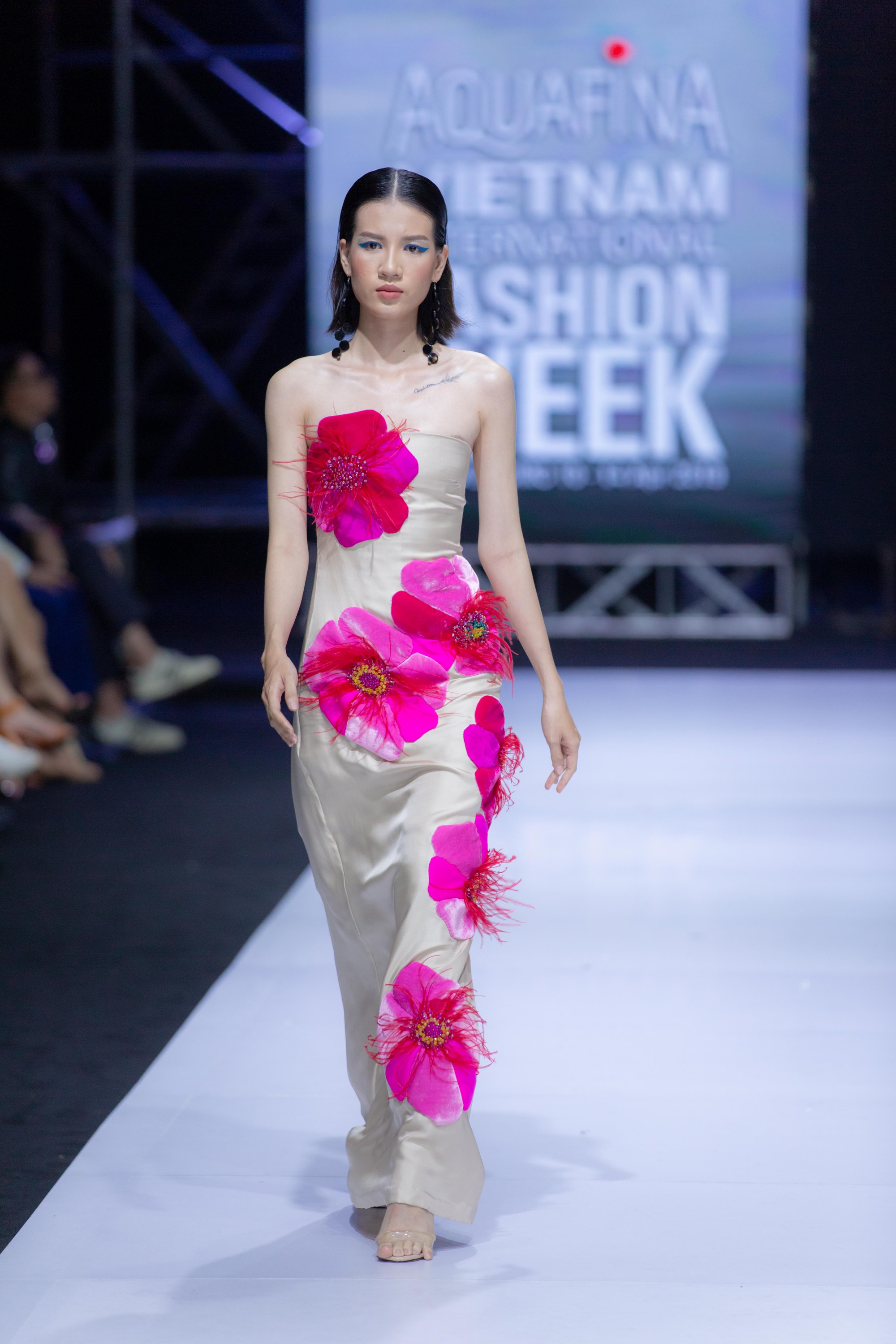 Những xu hướng thời trang nữ giới thống trị sàn diễn Tuần lễ thời trang Việt Nam 2019  - Ảnh 8.