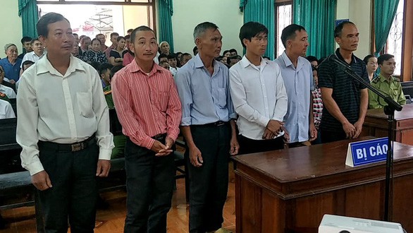 Giết voọc ăn óc rồi khoe Facebook, 6 bị cáo lĩnh án tù - Ảnh 1. Giết voọc ăn óc rồi khoe Facebook, 6 bị cáo lĩnh án tù - Ảnh 1.