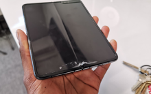Samsung Galaxy Fold gặp sự cố tồi tệ: Màn hình hỏng chỉ sau một ngày sử dụng!