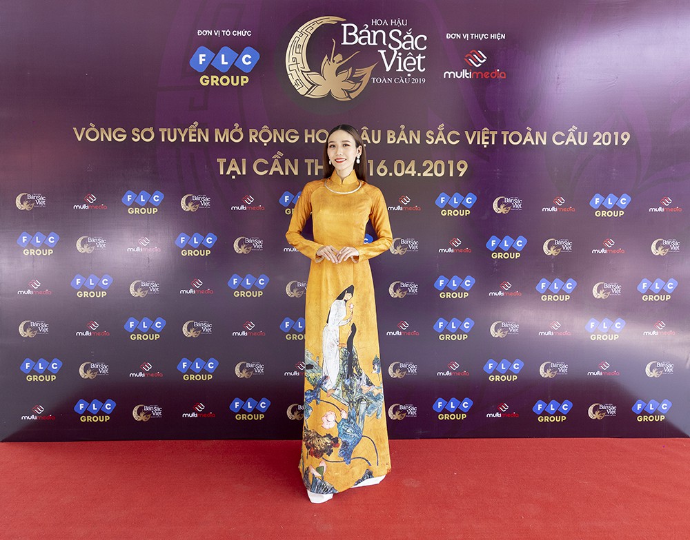 Mâu Thủy catwalk thị phạm cho thí sinh Hoa hậu bản sắc Việt toàn cầu 2019 - Ảnh 5. Mâu Thủy catwalk thị phạm cho thí sinh Hoa hậu bản sắc Việt toàn cầu 2019 - Ảnh 5.