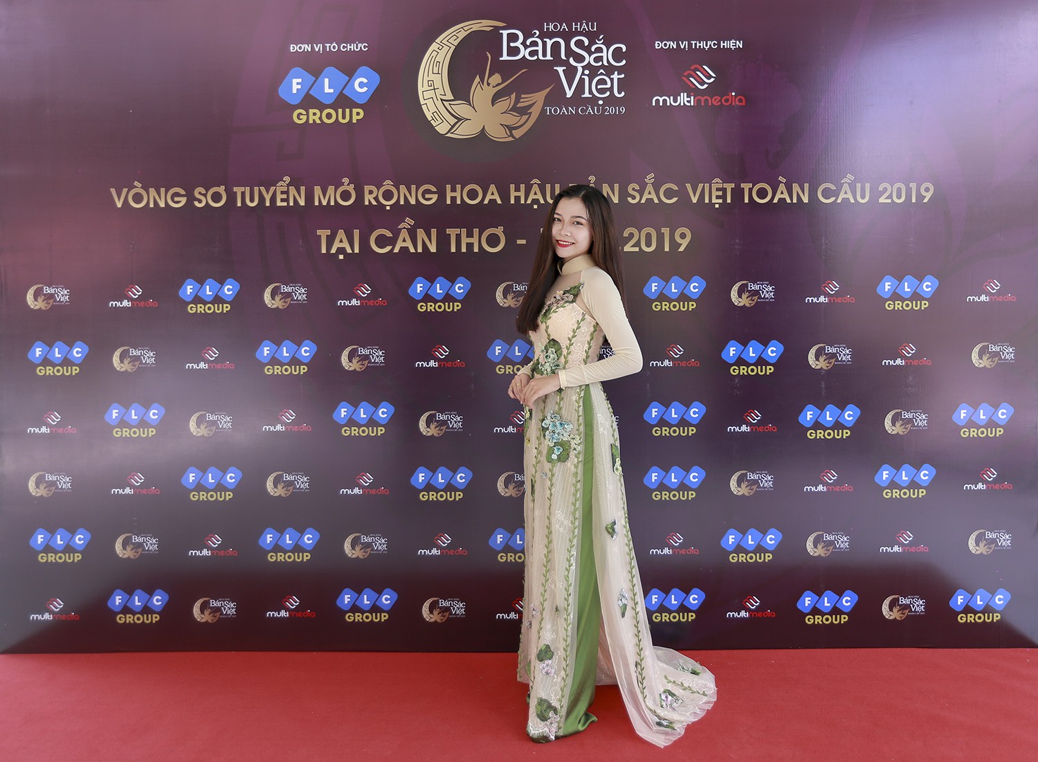 Mâu Thủy catwalk thị phạm cho thí sinh Hoa hậu bản sắc Việt toàn cầu 2019 - Ảnh 4. Mâu Thủy catwalk thị phạm cho thí sinh Hoa hậu bản sắc Việt toàn cầu 2019 - Ảnh 4.
