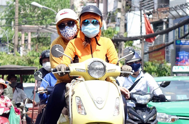 Ngày 19/4, dự báo tia UV ở TP HCM đạt cực đại, đặc biệt nguy hiểm cho da và mắt - Ảnh 1.