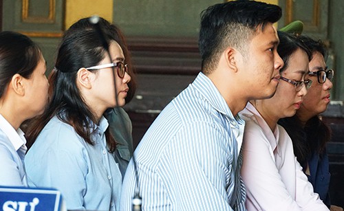 Phúc thẩm vụ bốc hơi 264 tỉ ở Eximbank: Tòa buộc ngân hàng trả thêm 115 tỉ đồng lãi và phạt cho đại gia Chu Thị Bình - Ảnh 2. Phúc thẩm vụ bốc hơi 264 tỉ ở Eximbank: Tòa buộc ngân hàng trả thêm 115 tỉ đồng lãi và phạt cho đại gia Chu Thị Bình - Ảnh 2.