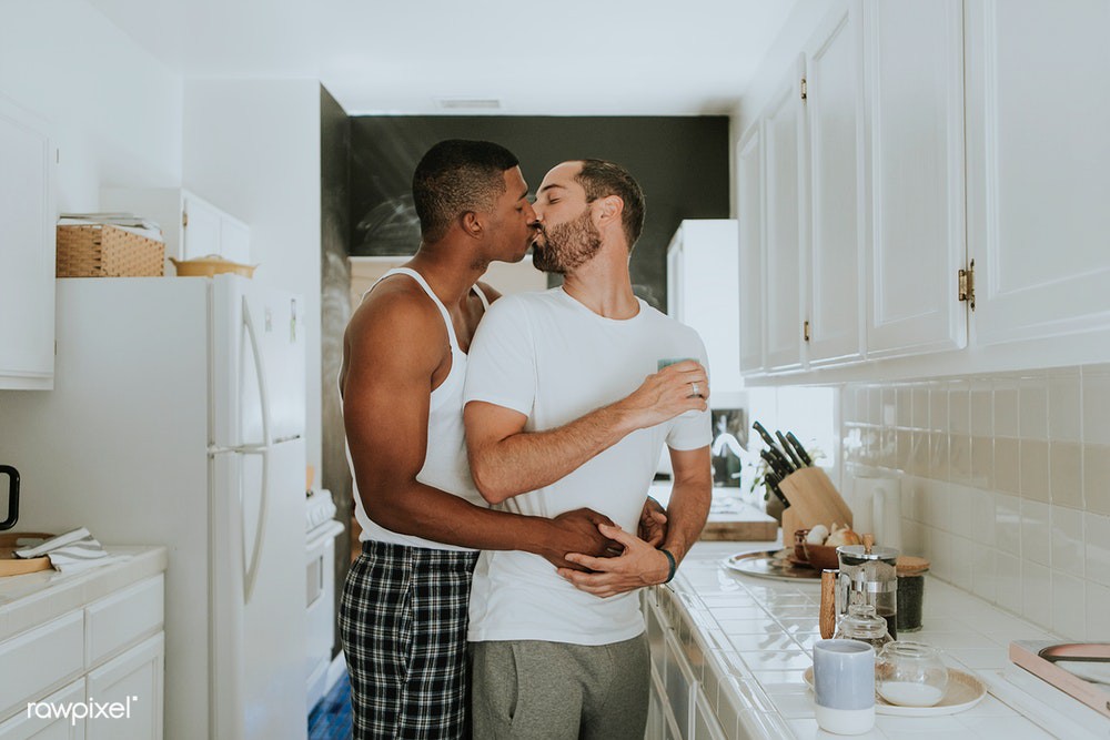 Những điều nên thử khi các cặp đôi LGBT về chung một nhà - Ảnh 3. Những điều nên thử khi các cặp đôi LGBT về chung một nhà - Ảnh 3.