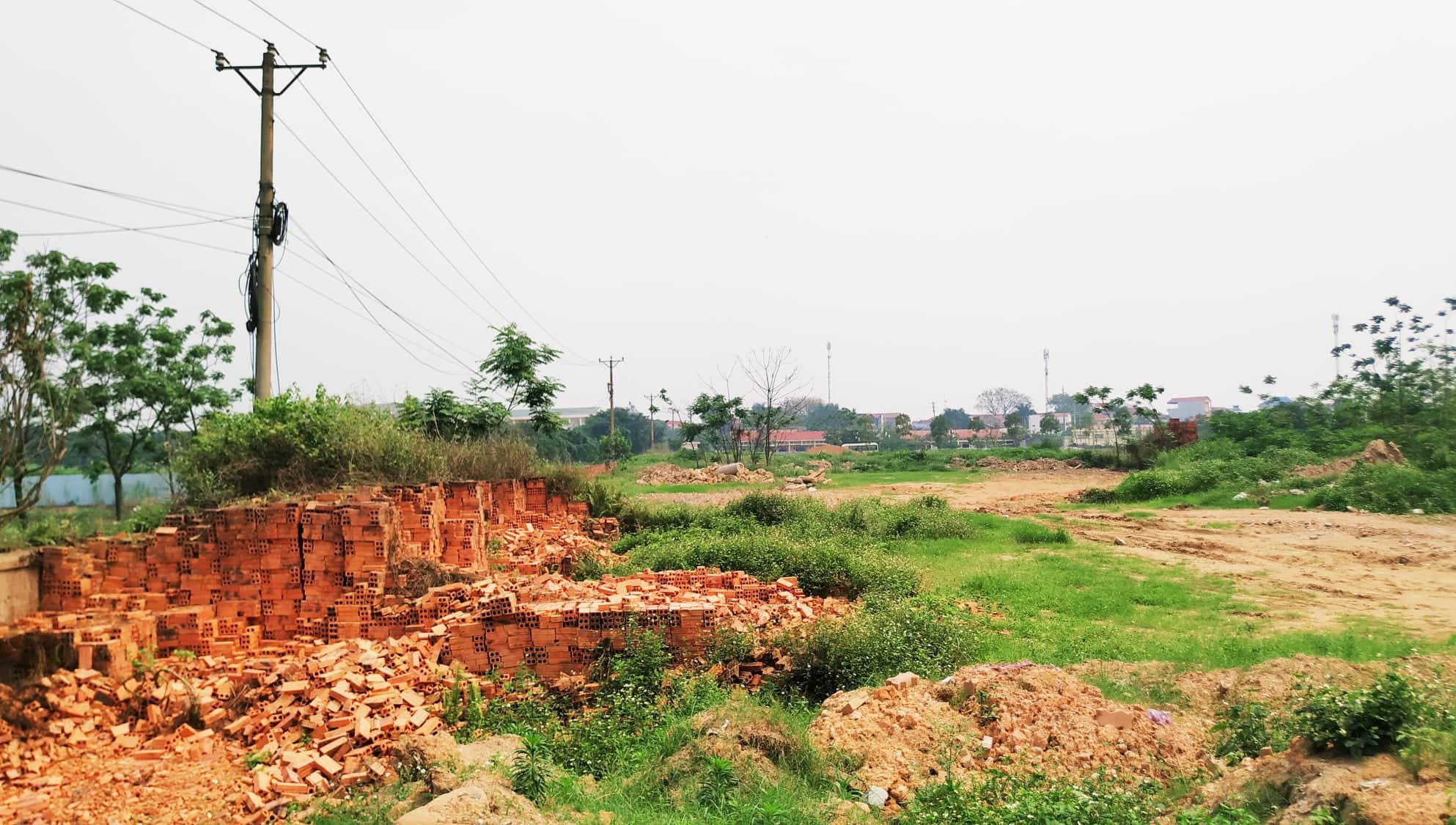 Sau 10 năm xây dựng, 2.000 ha đất hoang tàn, bỏ hoang tại Mê Linh - Ảnh 4.