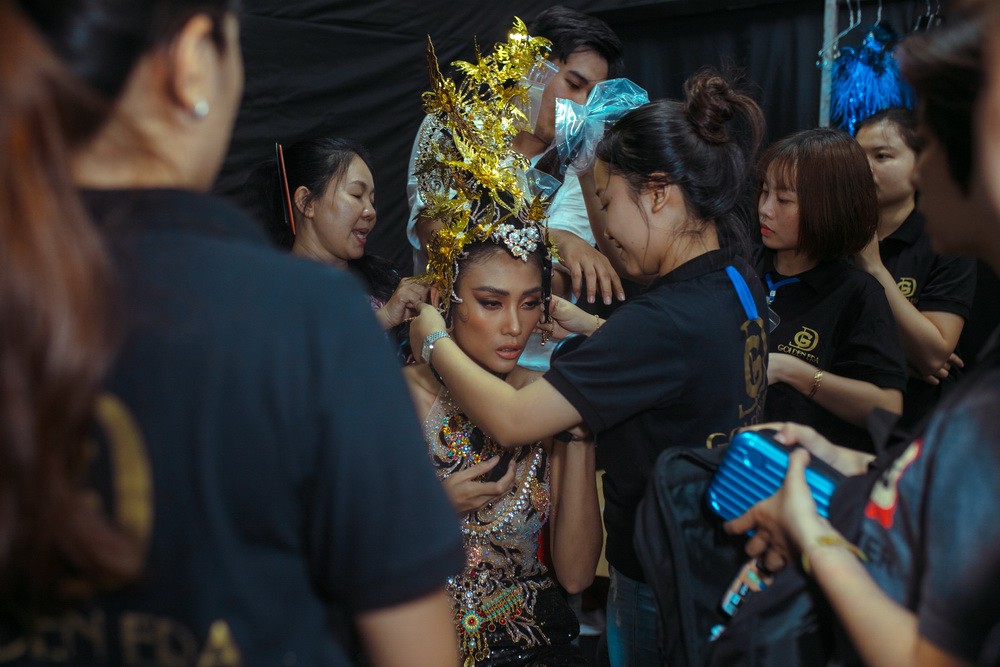 Chuyện hậu trường chưa kể đằng sau sự hào nhoáng của Tuần lễ thời trang Việt Nam 2019 - Ảnh 7. Chuyện hậu trường chưa kể đằng sau sự hào nhoáng của Tuần lễ thời trang Việt Nam 2019 - Ảnh 7.